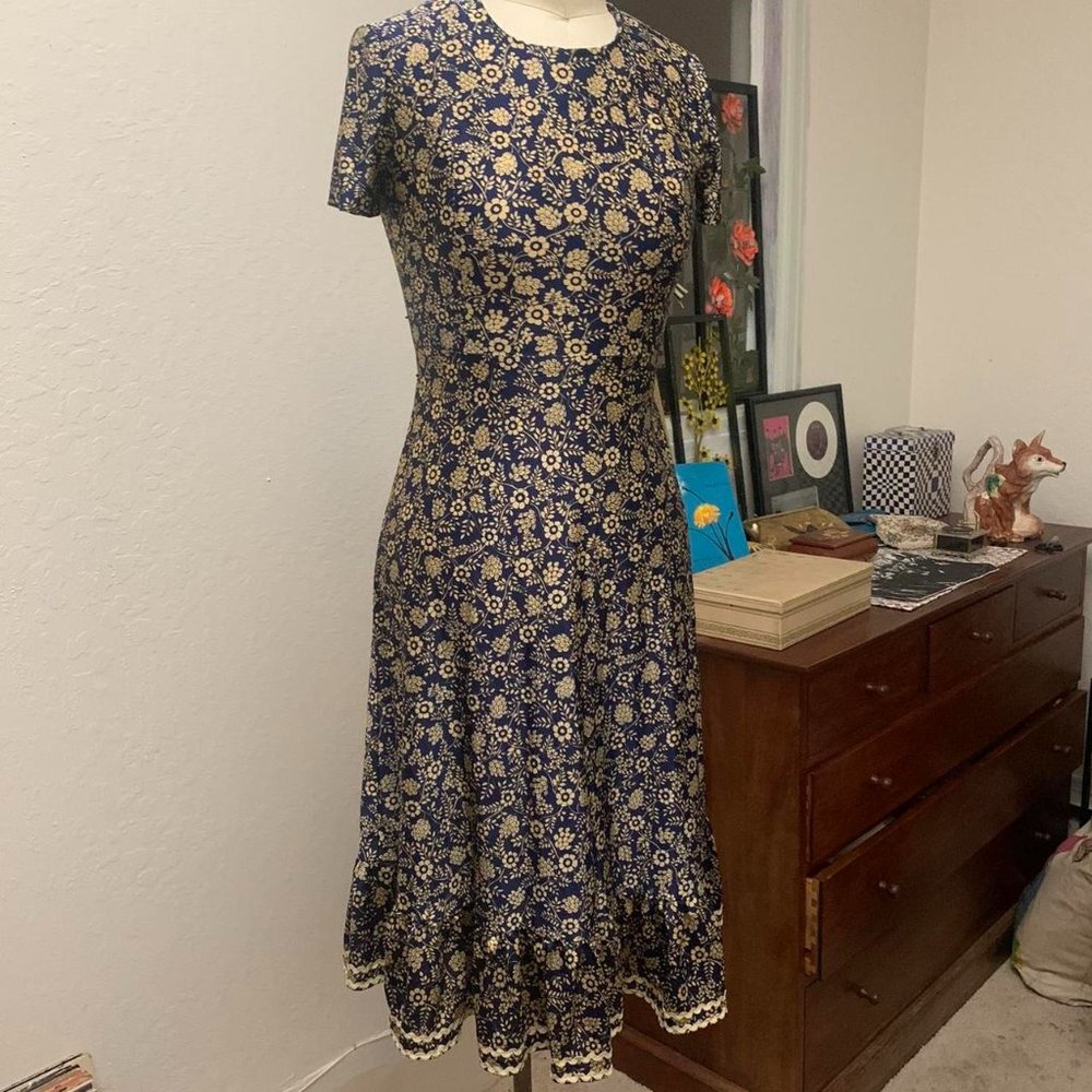 Vintage 60s 70s Baby Doll Empire Waist Daisy Print Rick Rack Trim Midi Dress XS